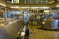 Estudantes de Santiago asisten a un obradoiro sobre cooperativismo en Dairylac