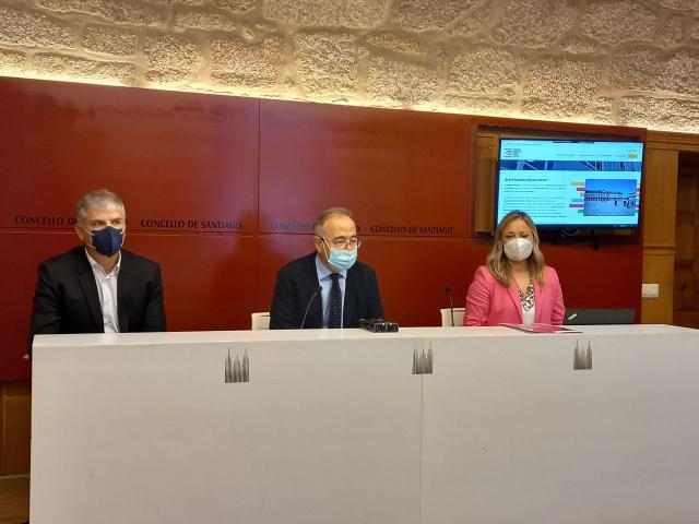 O Alcalde acompañado de Santiago Lago e María Cadaval durante a rolda de prensa