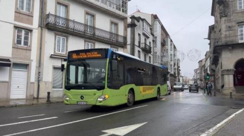 Autobús do servizo actual de transporte público de Santiago
