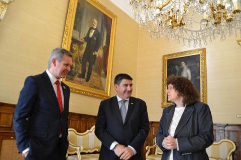 Goretti Sanmartín co presidente de Mercasa, José Miñonez, e co delegado do Goberno, Pedro Blanco