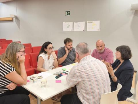 Análizáronse públicos e sectores aos que dirixir o plan de acción